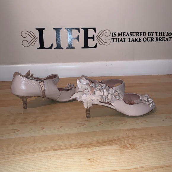 Anthropologie Shoes - Anthropologie vintage style pumps
